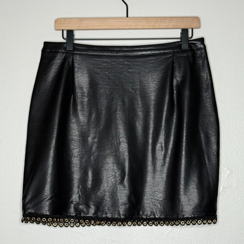 MinkPink Womens Faux‎ Leather Mini Skirt M Black Gold Grommet Punk Gothcore